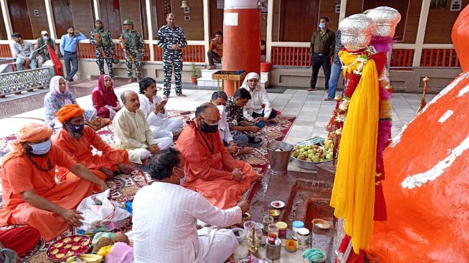 Chadi Mubarak reaches Sharika Bhavani temple, will reach holy cave on August 12