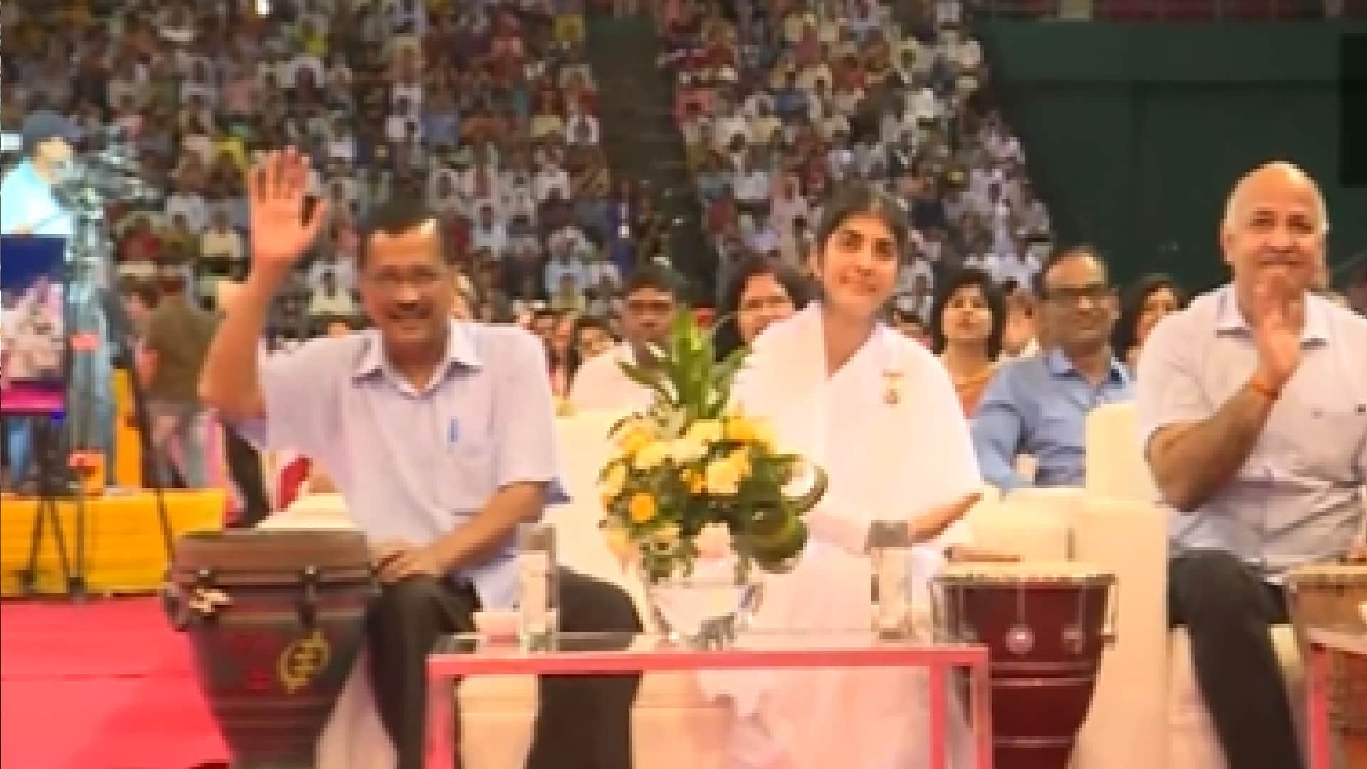Delhi CM Arvind Kejriwal attends in closing ceremony of Delhi government Happiness Utsav plays drums