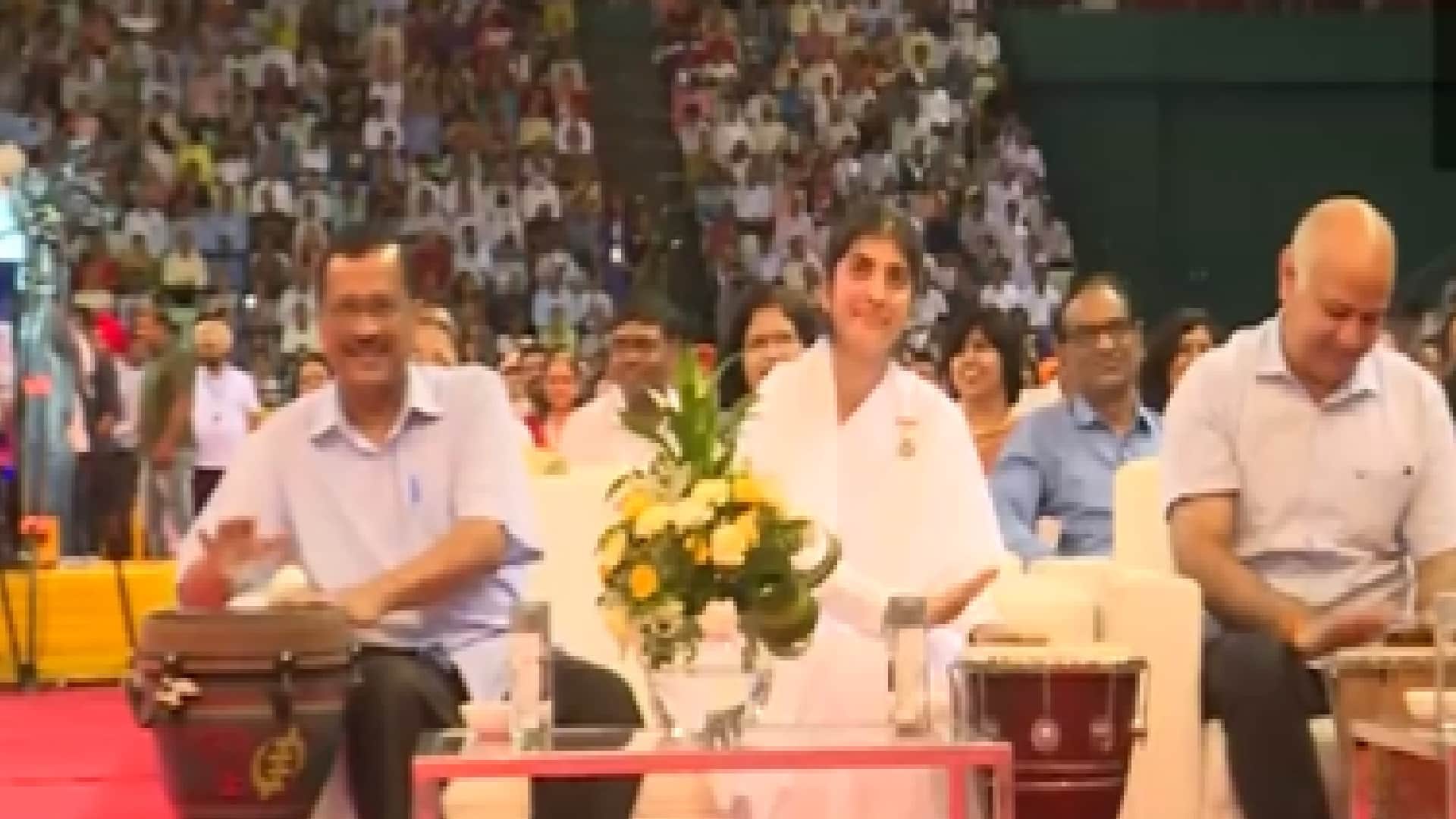 Delhi CM Arvind Kejriwal attends in closing ceremony of Delhi government Happiness Utsav plays drums