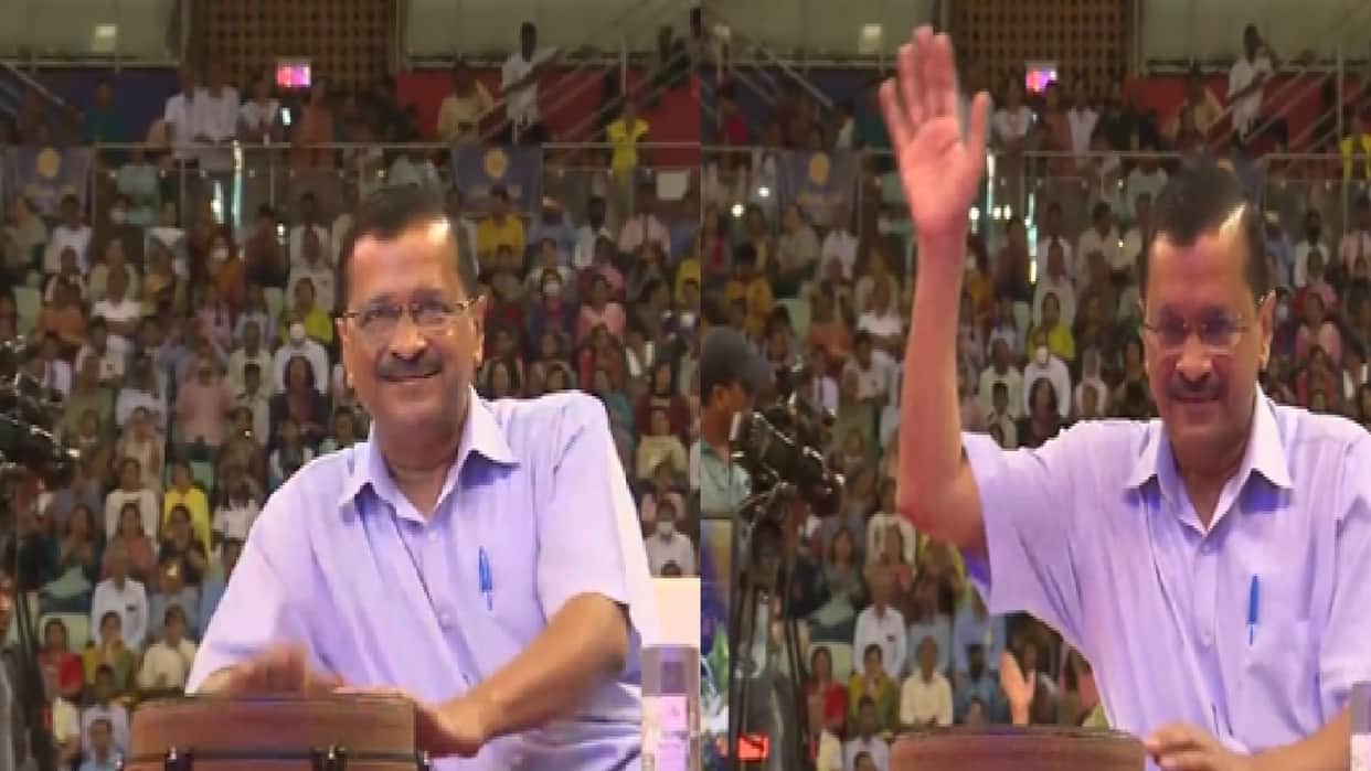 Delhi CM Arvind Kejriwal attends in closing ceremony of Delhi government Happiness Utsav plays drums