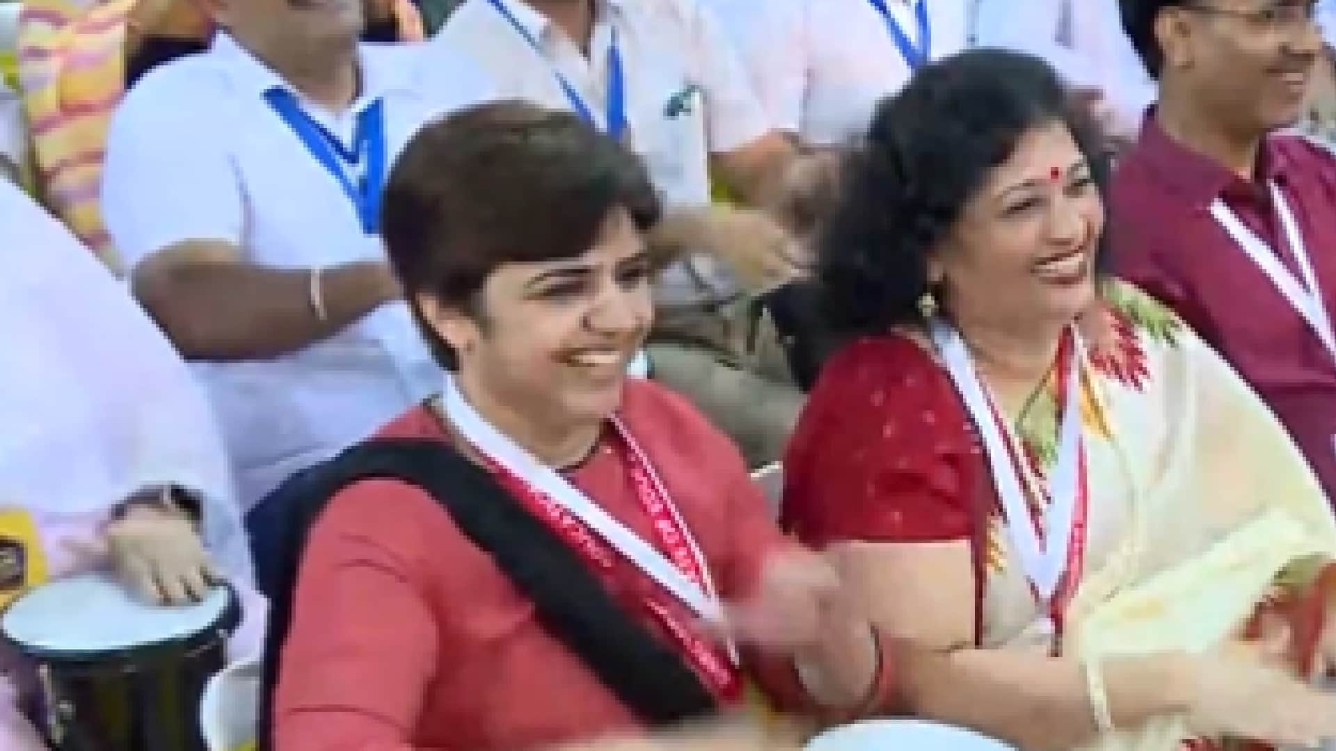 Delhi CM Arvind Kejriwal attends in closing ceremony of Delhi government Happiness Utsav plays drums