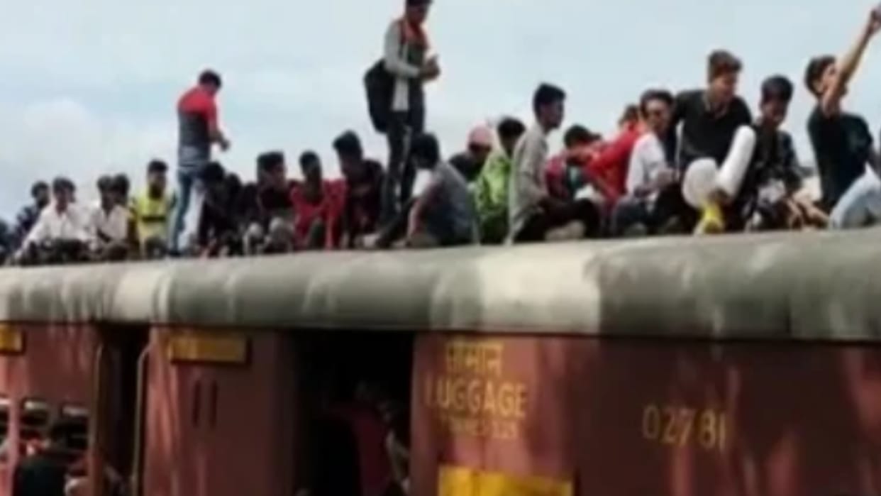 Tourists are traveling by risking during the journey in the Goram Ghat