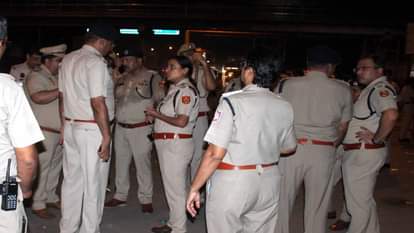 घटनास्थल पर मौजूद पुलिस