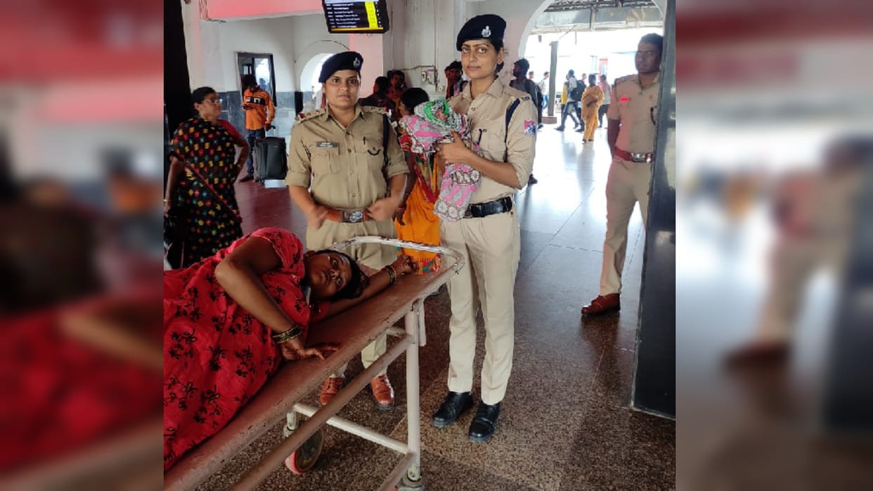 Woman gives birth to child on Gorakhpur railway platform