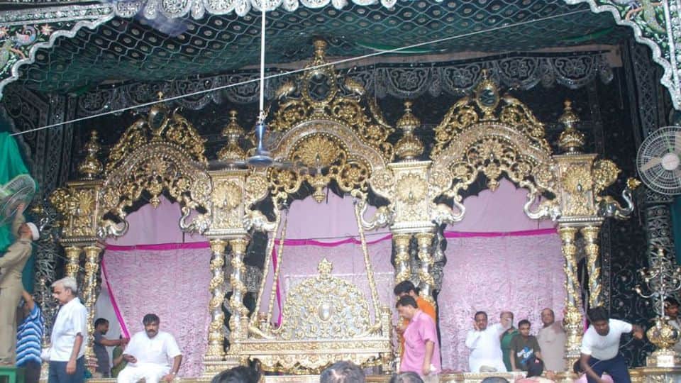film actress shilpa shetty performed worship in banke bihari temple vrindavan