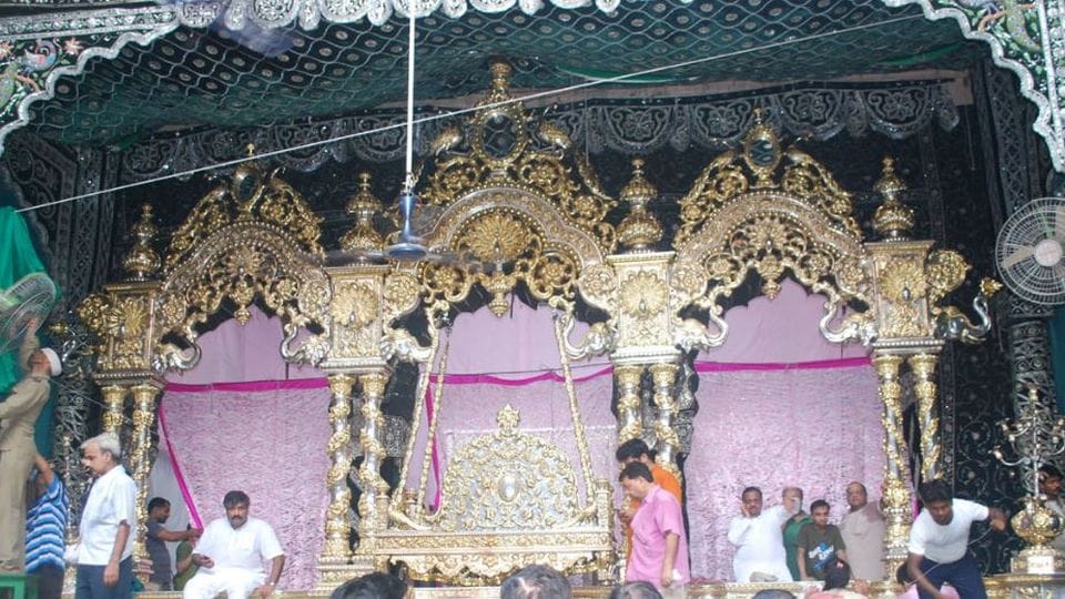 film actress shilpa shetty performed worship in banke bihari temple vrindavan