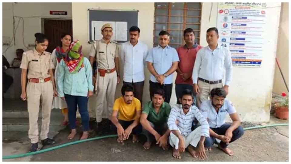 Honey Trap 20 lakh checks taken from teacher in udaipur