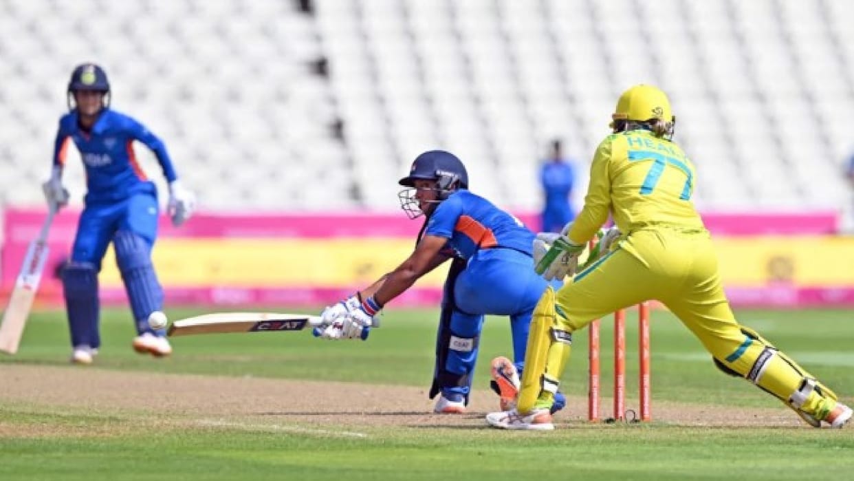 Alyssa healy becomes first wicketkeeper to claim 100 dismissals then made this mistake