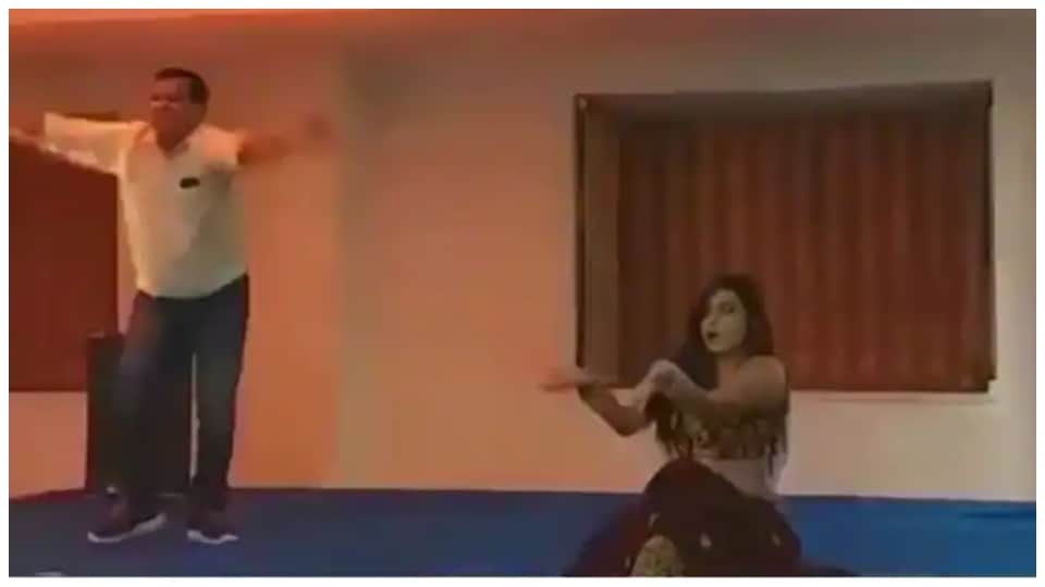 Indecent Party Of Ajmer Discom Engineers Viral Video