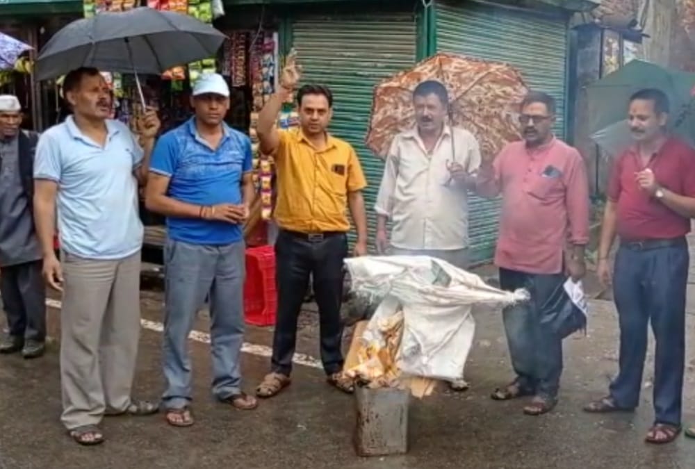 Uttarakhand news: Traders protest against GST raid