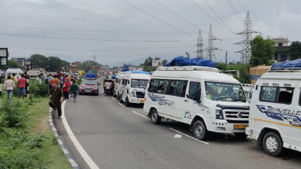 J-K highway reopened for traffic, stranded vehicles, Amarnath pilgrims allowed