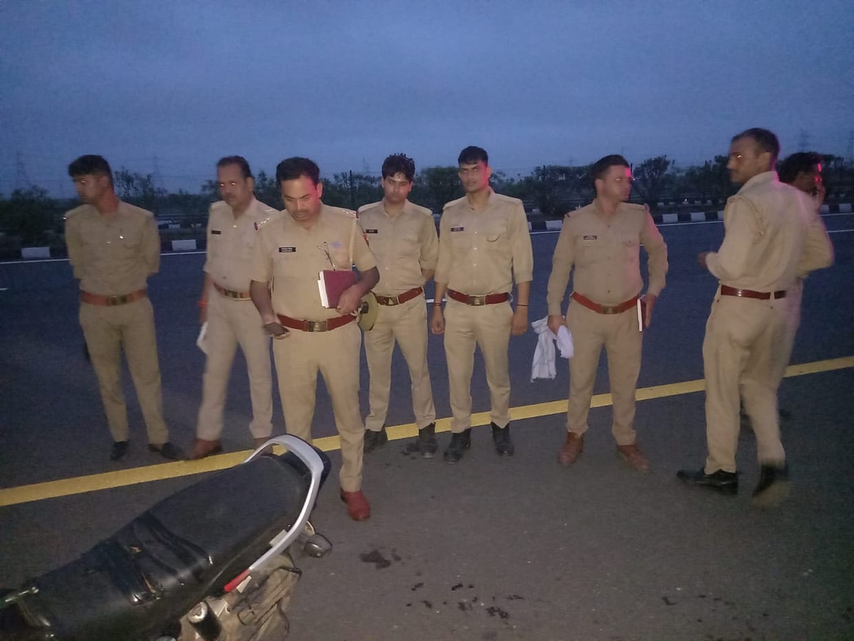 Bike collides with divider on expressway in Etawah, one died, another injured