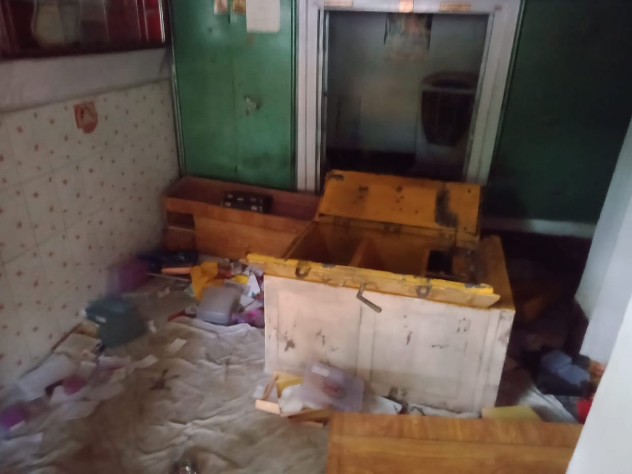 20 lakh cash and one and a half crore goods stolen from Saraf's shop in Etawah, police is investigating CCTV
