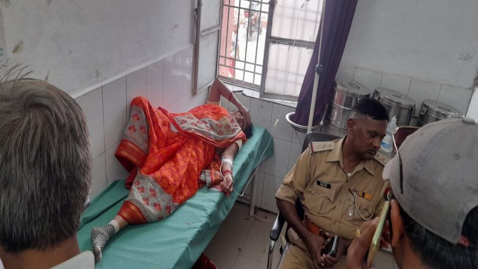 Fight between two lady teachers in Government Girls Inter College in etah