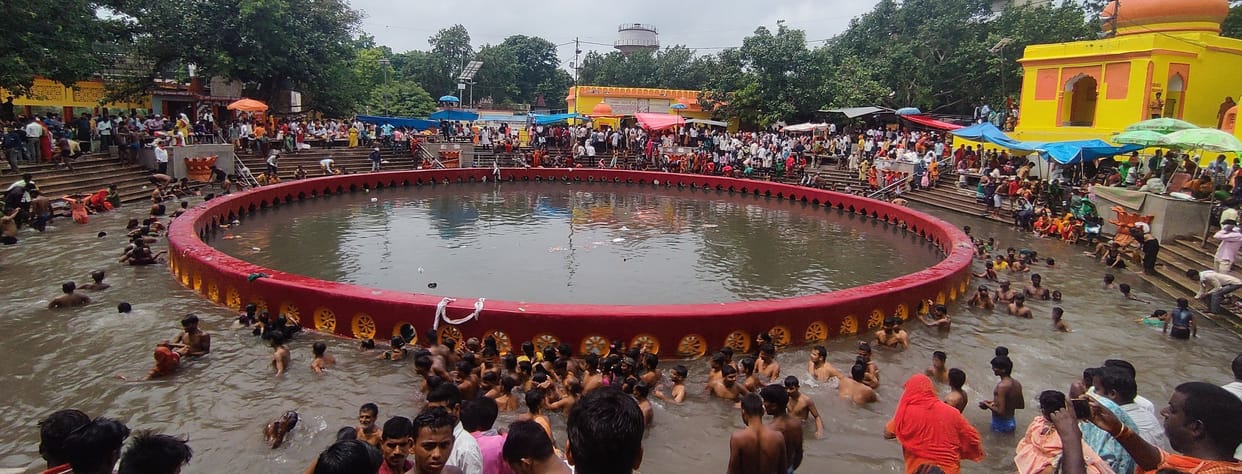 Two lakh devotees took a dip