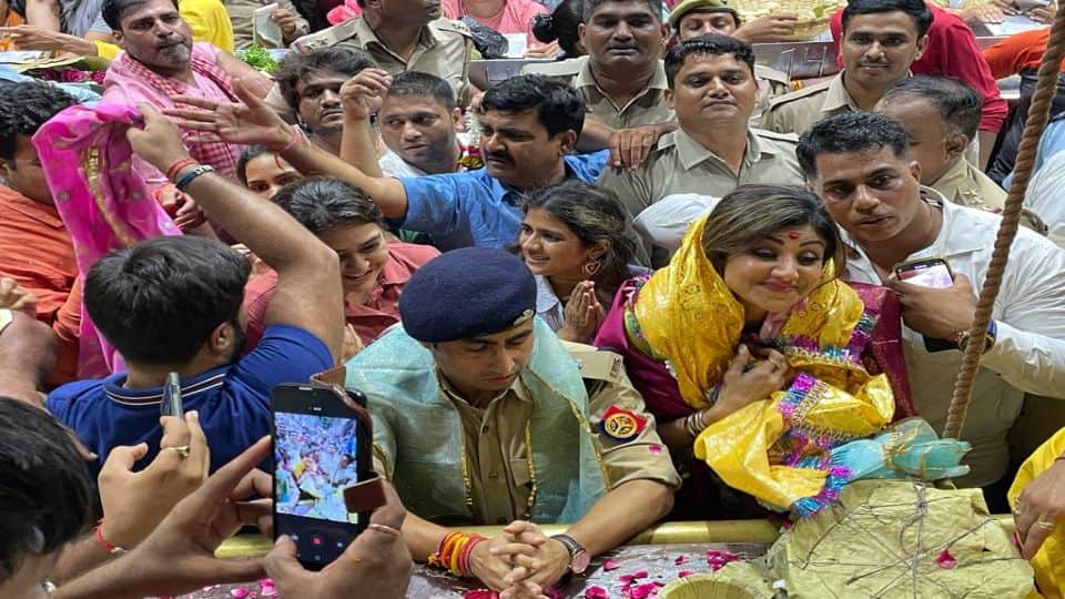 film actress shilpa shetty performed worship in banke bihari temple vrindavan