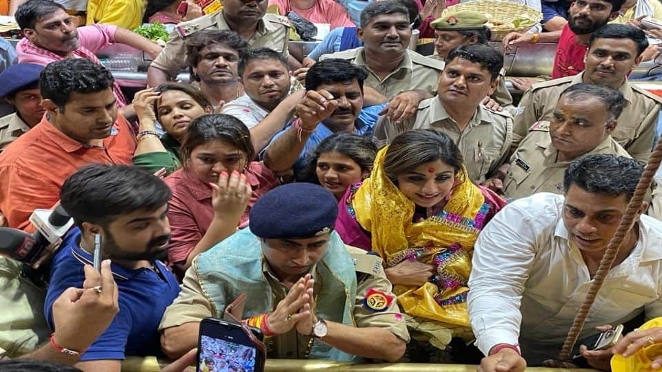 film actress shilpa shetty performed worship in banke bihari temple vrindavan