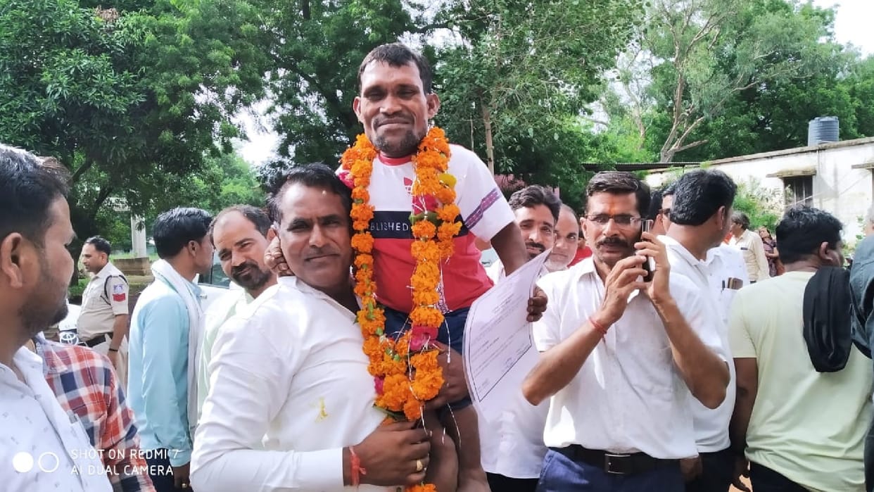 In Shivpuri, three-fit welfare tribals became district members, congratulatory people started pouring in