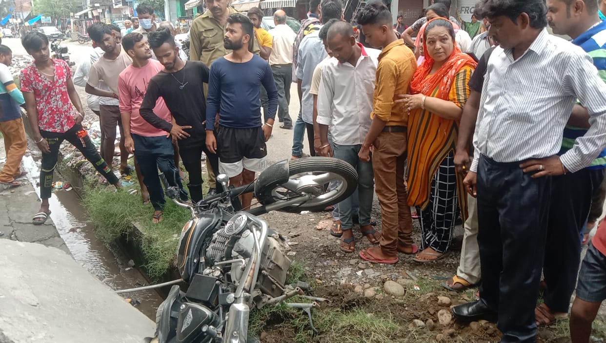 Truck trampled two bikes due to brake failure on railway road