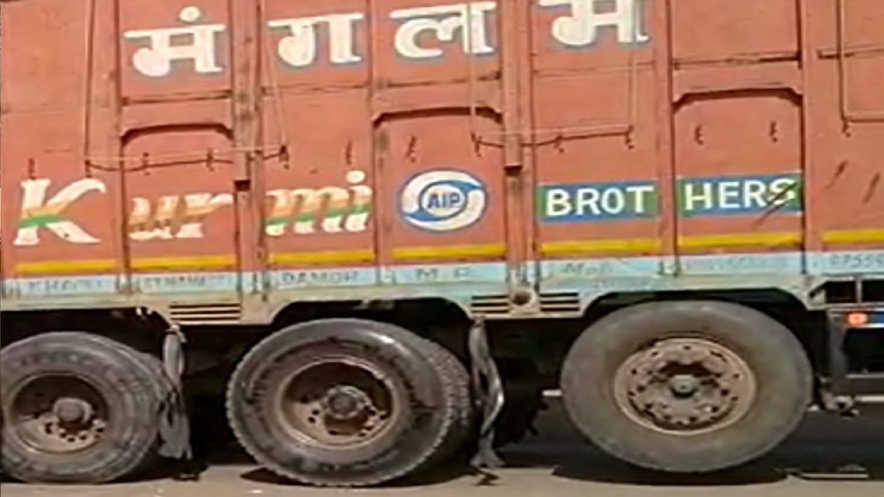 Sahibabad Accident truck full of rice overturned on car