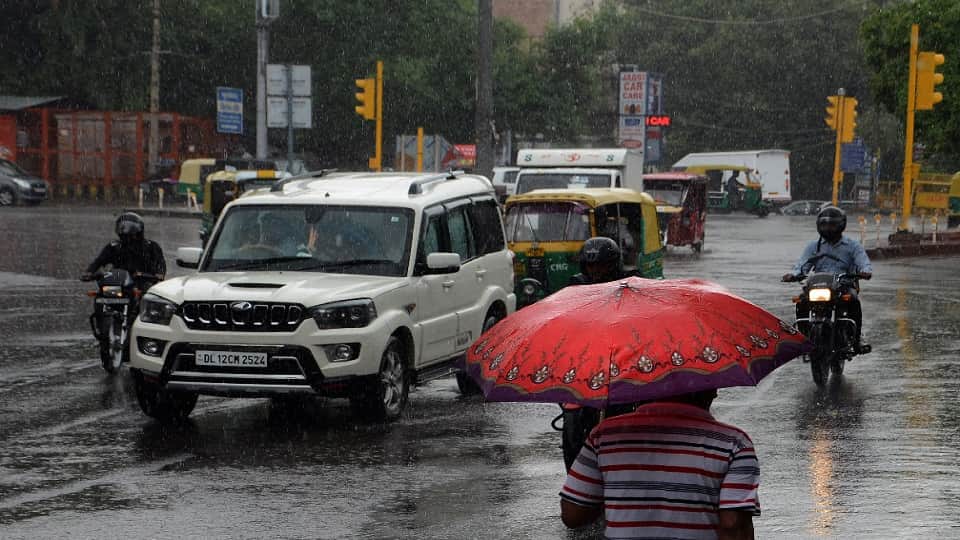 delhi weather forecast weather turned pleasant with light showers know how the weather will be tomorrow