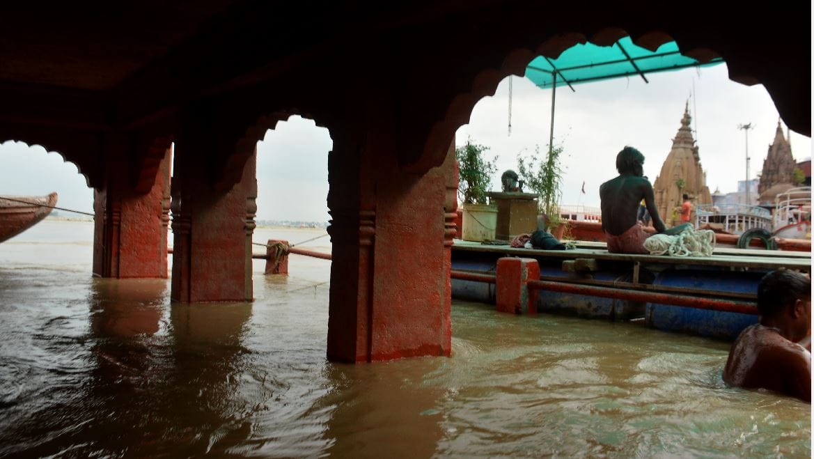 See in pictures: 84 ghats of Varanasi submerged in Ganga water problem rising in cremation