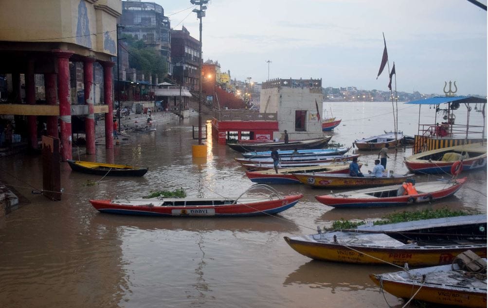 See in pictures: 84 ghats of Varanasi submerged in Ganga water problem rising in cremation