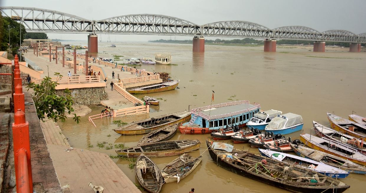 See in pictures: 84 ghats of Varanasi submerged in Ganga water problem rising in cremation