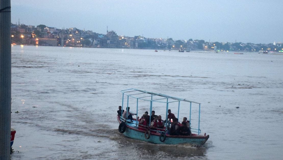 Varanasi: The fare of the boats plying in the Ganga is fixed, from Assi Ghat to Namo Ghat, this much money wil