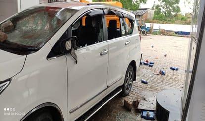 Woman dies due to wall collapse in sonbhadra Angry people attacked petrol pump and vehicles