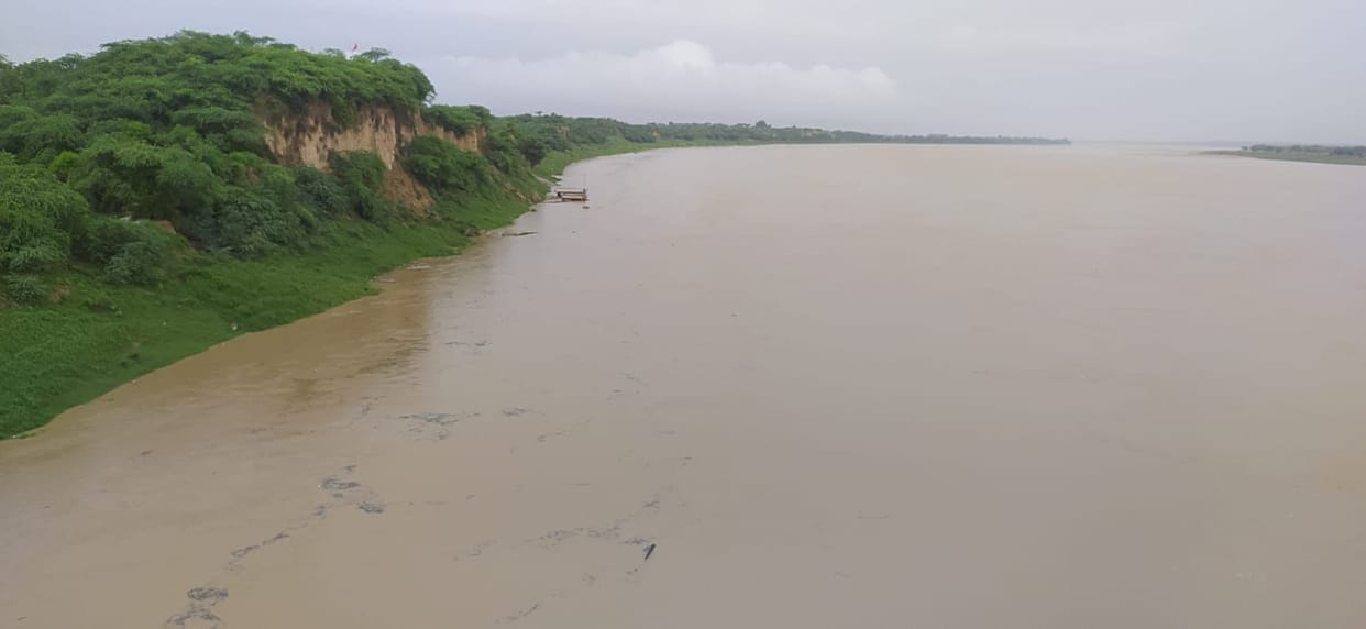 Yamuna's water level rising, administration alert