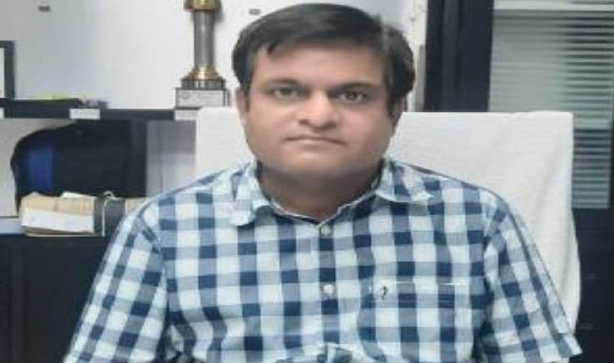 IAS Transfer Manish Chauhan will new Commissioner of Azamgarh Vijay Vishwas Pant sent to Prayagraj
