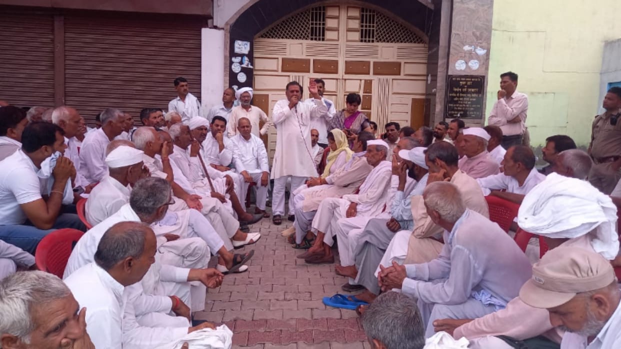 The dispute between Shalini and Devendra Dhama faction is increasing for the post of president in Baghpat