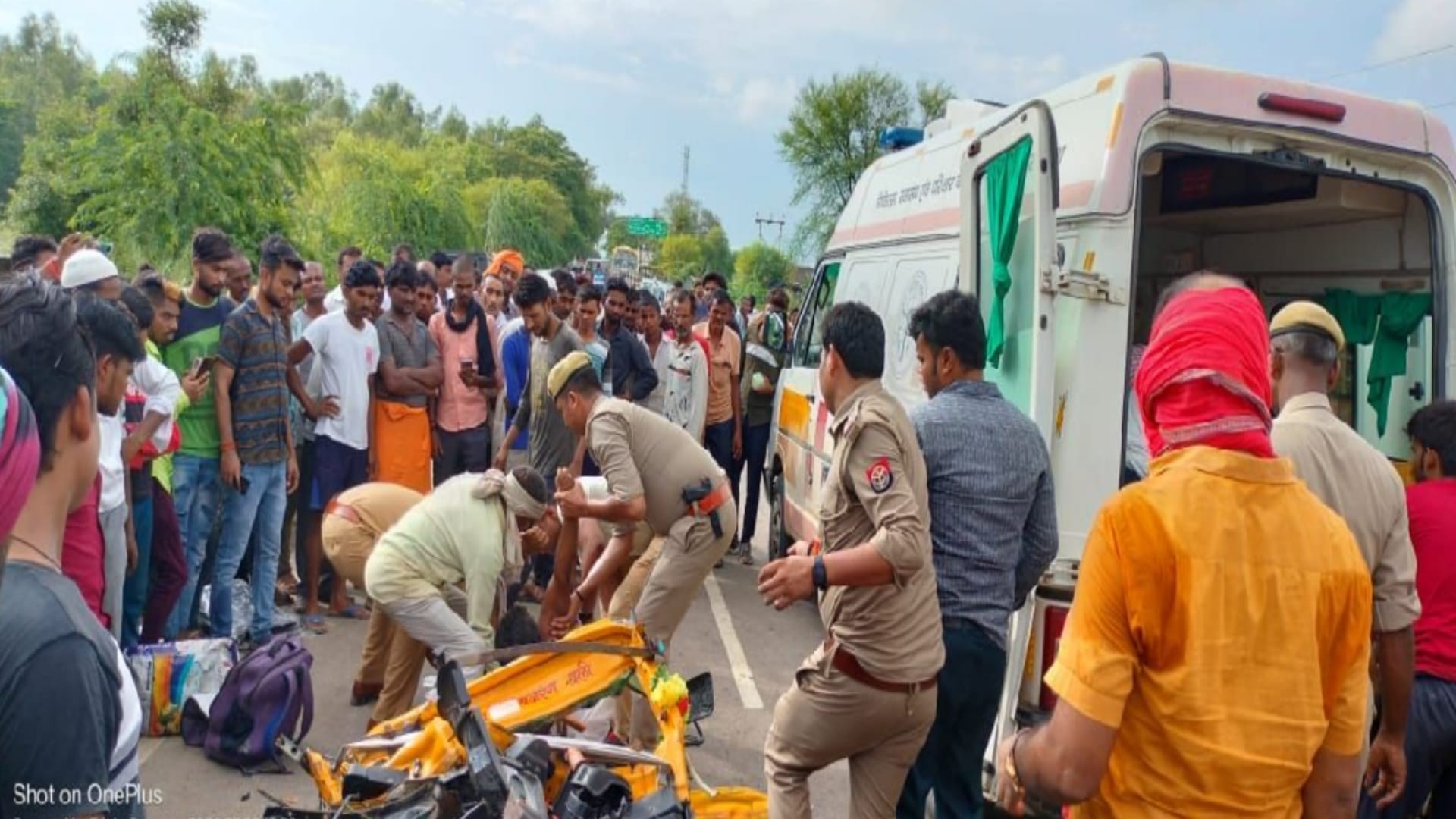 Banda Road Accident Innova Car Collided with Auto, six passengers died in accident See Photos