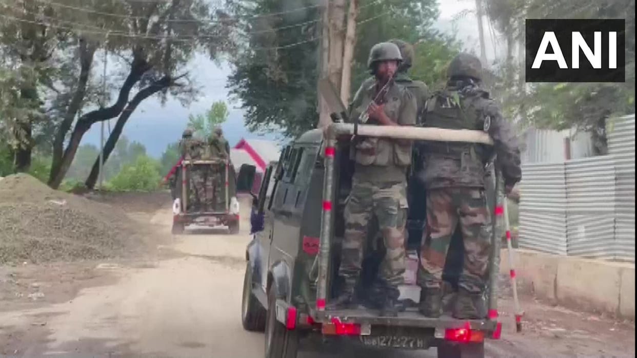 Jammu Kashmir Encounter Breaks Out Between Security Forces and Terrorists at Baramulla Latest News in Hindi