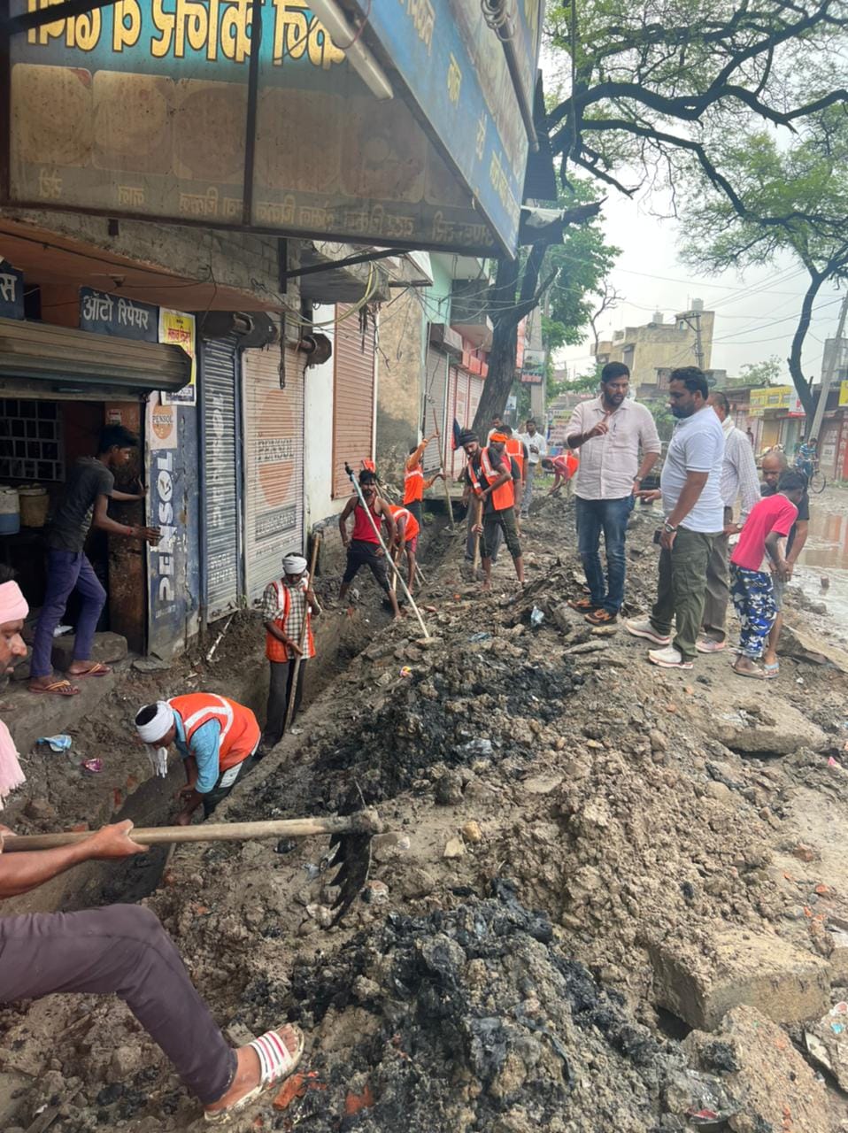Cleaning of drains started as soon as the mayor was opposed
