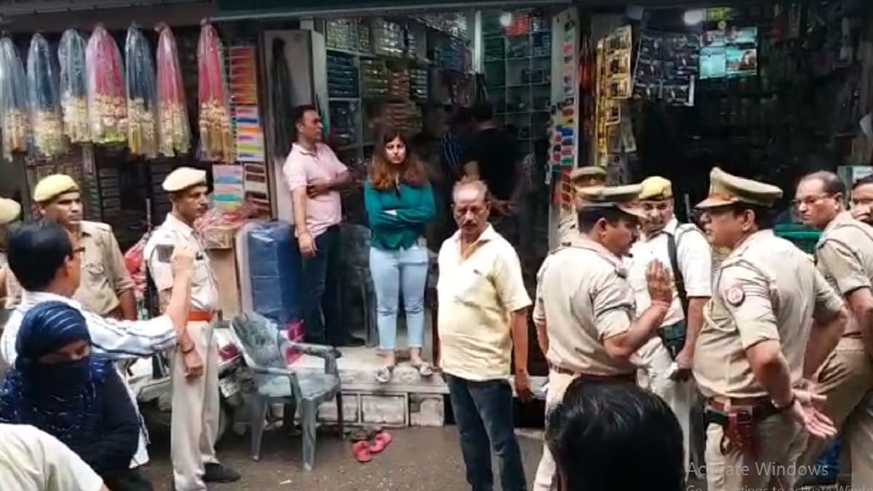 Team raided Nakhasha market in Saharanpur and caught fake cosmetic items worth 25 lakhs