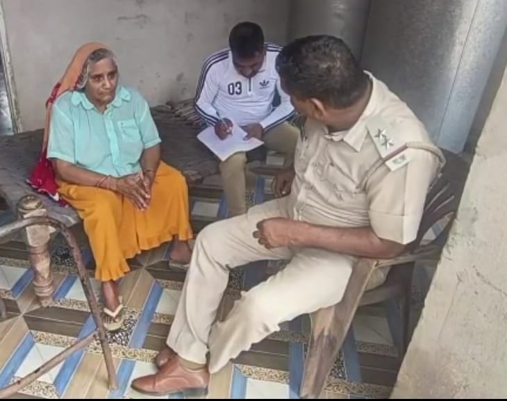 The daughter-in-law took hostage in the house after beating the elderly woman