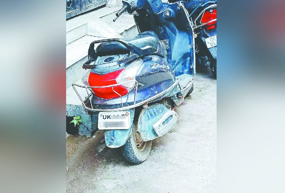 Rishikesh news: Private cars and bikes Run on the roads without high security number plates