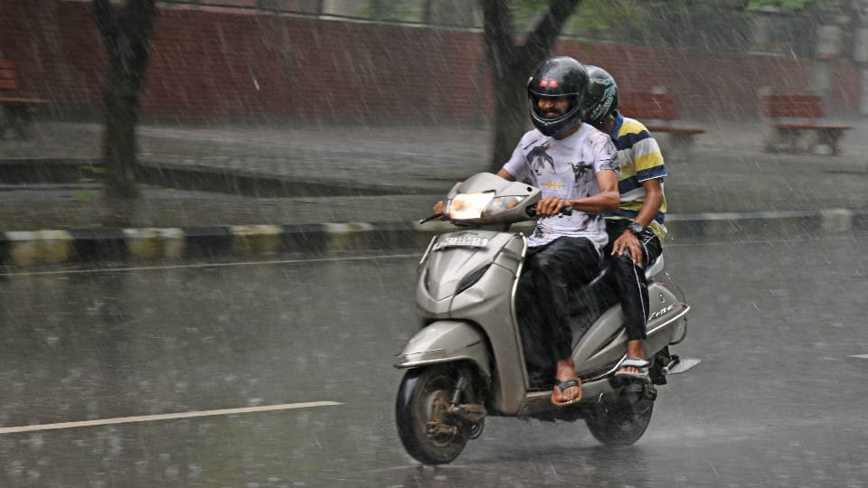 Mercury dropped due to rain in the evening, clouds may rain today and tomorrow too