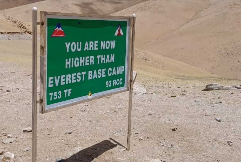 Uttarakhand News: Biker Manish Chaudhary Reach Umling La pass Know his Experience