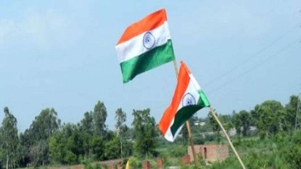 women preparing tricolor for har ghar tiranga abhiyan in agra
