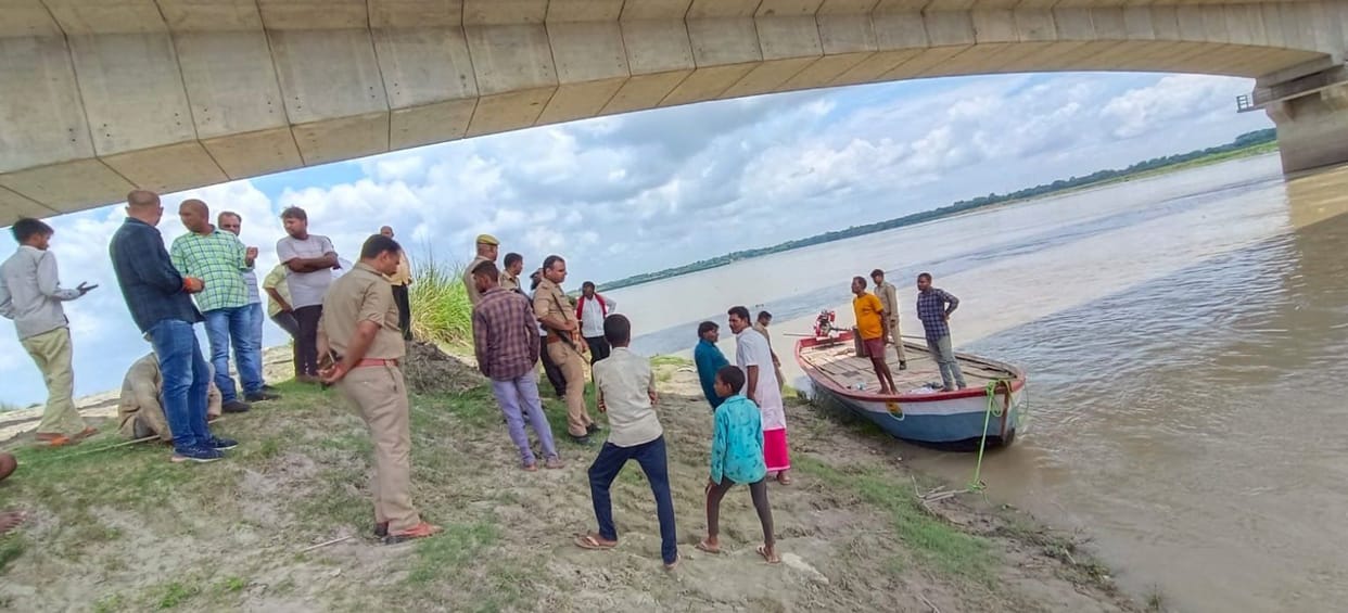 Accident: Laborer drowned in Ganga while taking bath, divers engaged in search