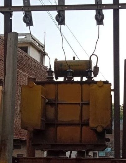 Hathras: Oil theft from transformer, power crisis in 200 houses