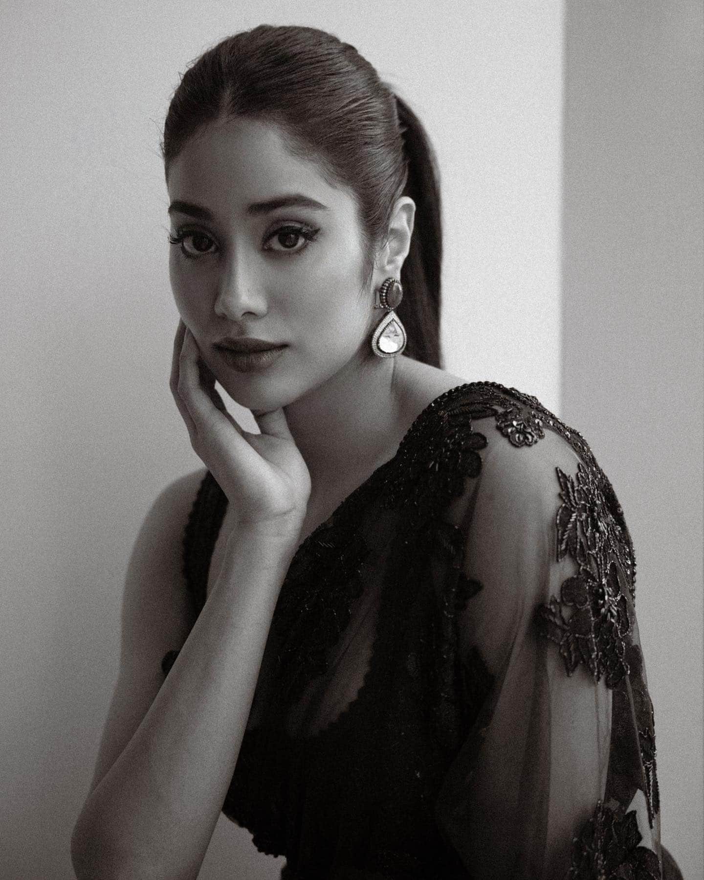 Janhvi kapoor shared her photos in saree to thank her fans for giving love to her film good luck jerry