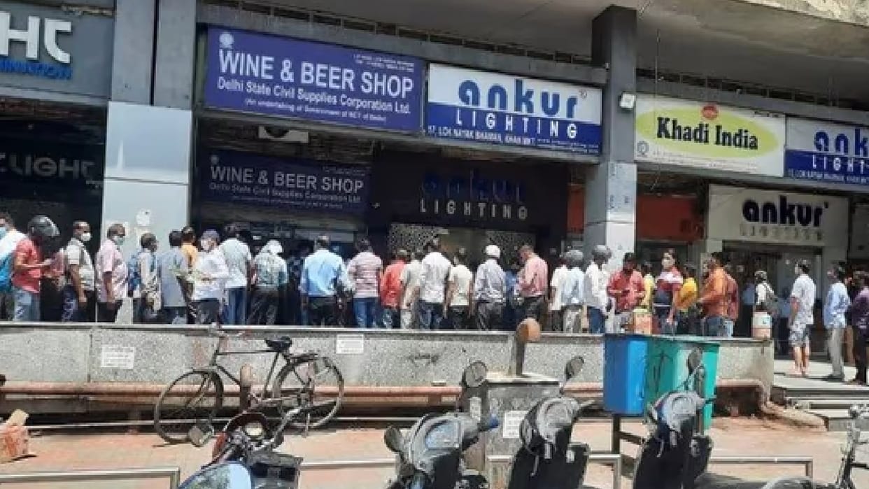 excise policy in Delhi Crowd of people outside liquor shops in Delhi