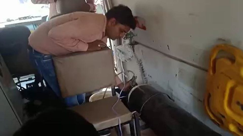 Girl dies due to lack of oxygen District in-charge of ambulance relieved