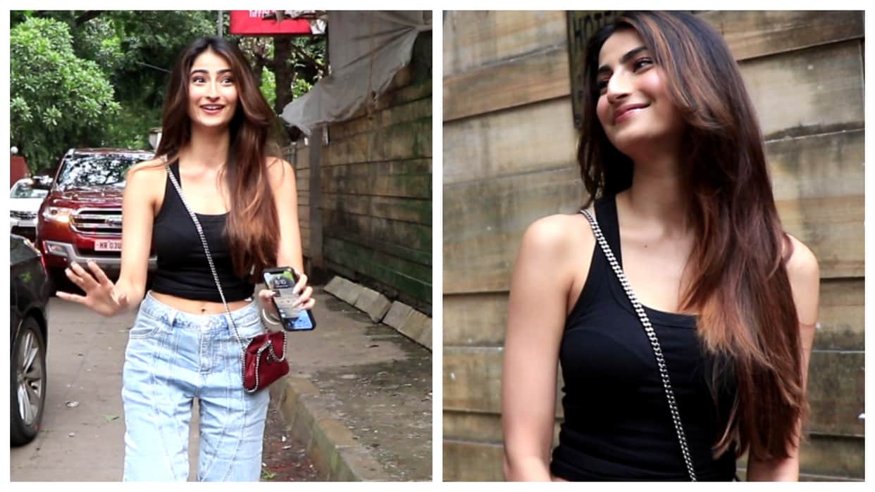 shweta tiwari daughter Palak Tiwari spotted outside a cafe in bandra mumbai give stylish pose to paparazzi