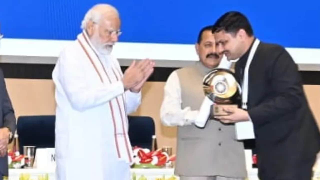 Kaushal Raj Sharma: Who is the DM of Varanasi whom Modi likes, know how the transfer stopped in 24 hours?