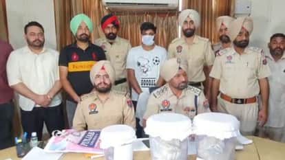 अमृतसर में पकड़ा गया तस्कर।